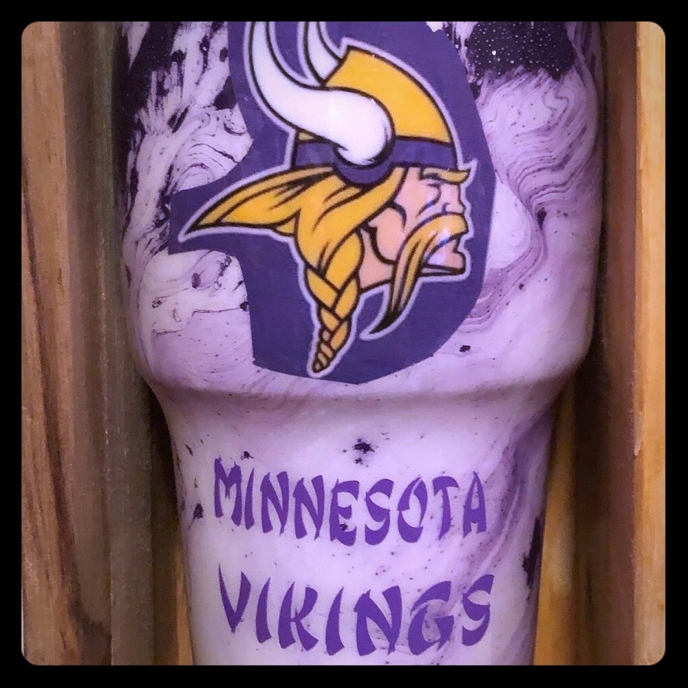 30 oz. insulated tumbler cup. Minnesota Vikings.